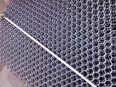龜甲網廠家-龜甲網在石化催化劑中起到的重要作用