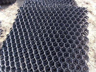 耐火材料不同對龜甲網施工有什么表現