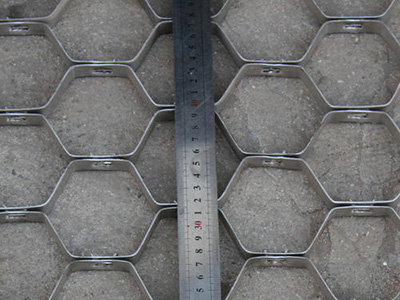 龜甲網(wǎng)生產(chǎn)廠-龜甲網(wǎng)用錨固釘?shù)淖饔? /></a>
										</div>
									</div>
									<div   id=